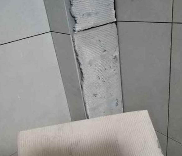 漠河瓷砖空鼓维修公司分享下厨房瓷砖脱落的补救措施。